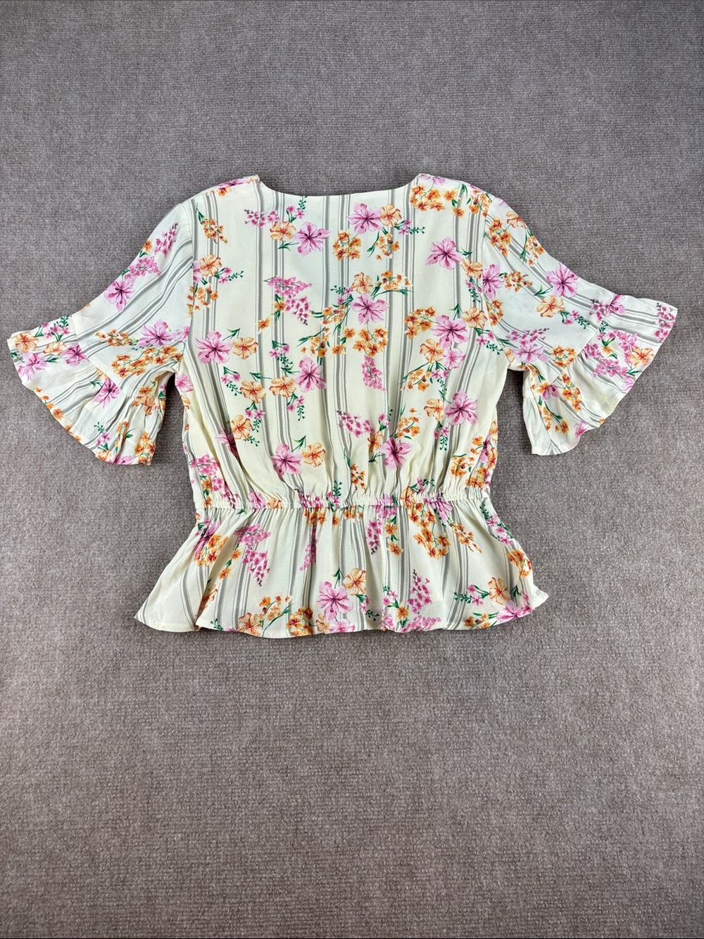 Lost + Wander Cream Floral V-Neck Flutter Sleeve Peplum Top Blouse Size S NWOT - Picture 5 of 6